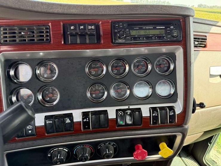 2007-kenworth-t800-image-24