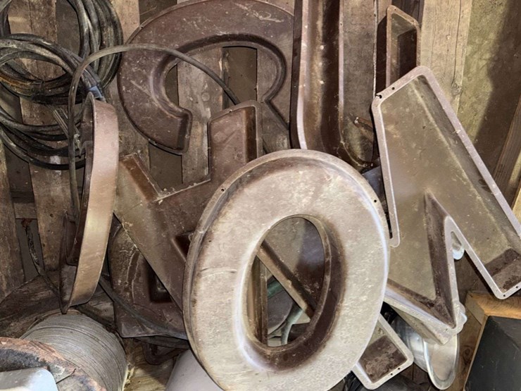 pallet-of:-steel-cable,-lights,-plastic-letters,-welder-cable,-buying-all-for-one-money-image-4