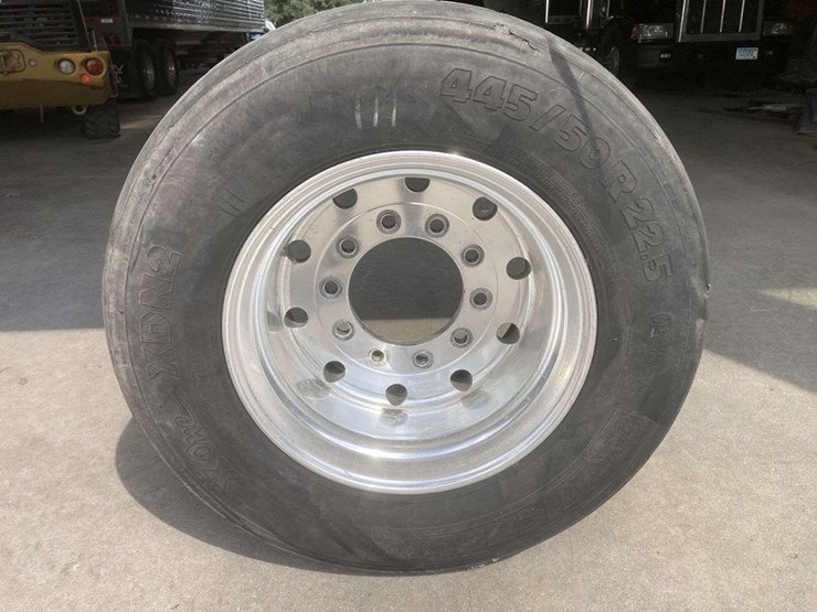 (1)-michelin-x-one-xdn2-445/50r22.5-super-single-tire-on-10-bolt-alum-rim-image-1