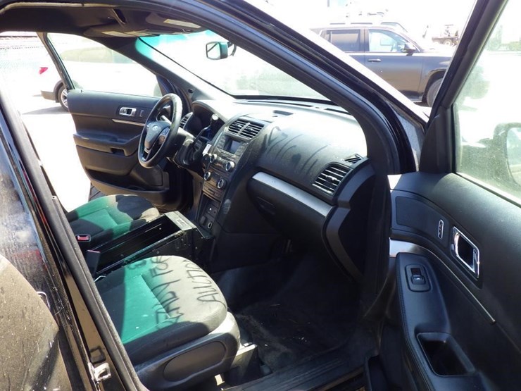 2018-ford-explorer-image-6