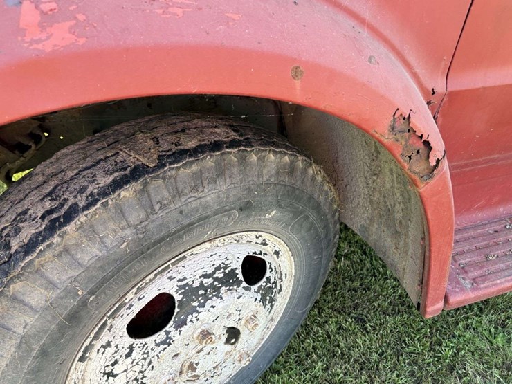 1967-chevy-c50-grain-truck,-tandem-axle-with-hyd-lift-tag-axle,-350-v8,-4+2,-8.25-20-tires,-17.5’-wo-image-12