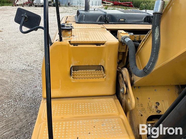 2011-caterpillar-320d-image-15