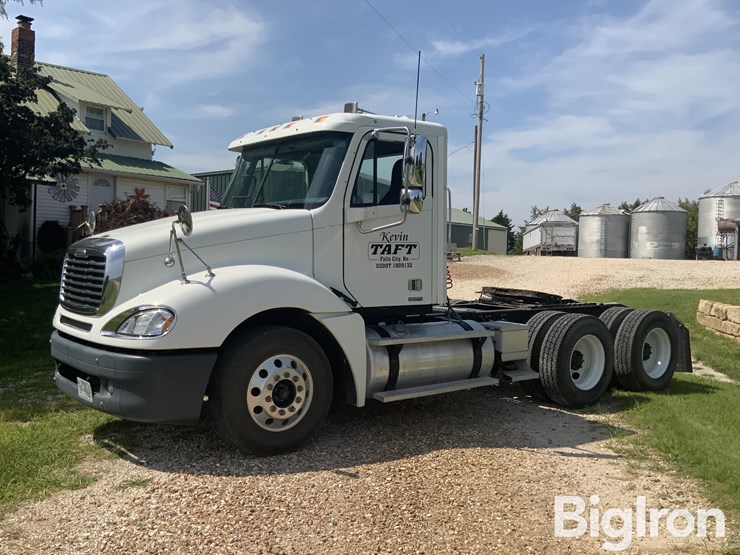 2005-freightliner-columbia-120-image-1