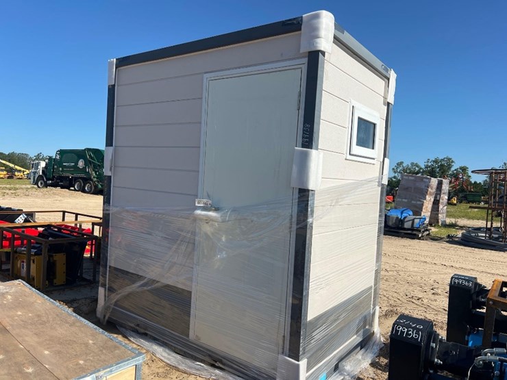 unused-raysky-rm87-96-mobile-toilet-image-1