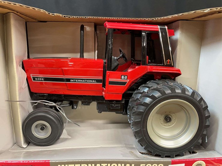 1/16-ih-5288-nib-ertl-image-7