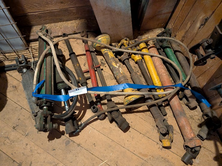 #3045-•-john-deere-hydraulic-rams-image-1