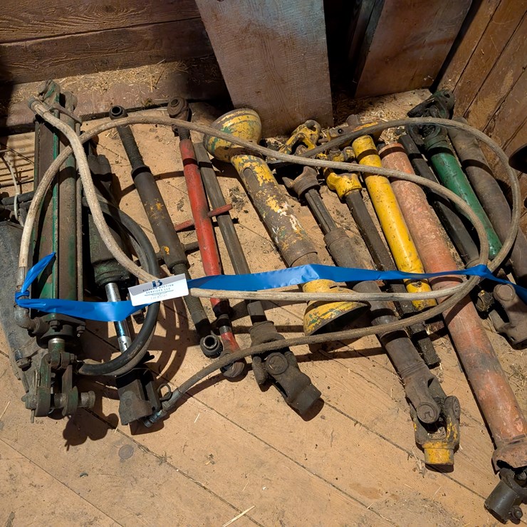 #3045 • John Deere Hydraulic Rams