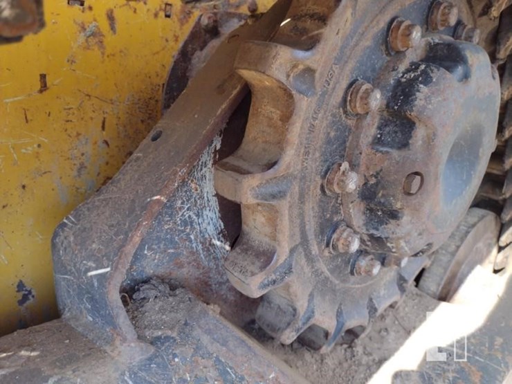 2022-deere-317g-image-21