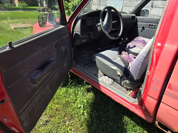 1990-toyota-pickup,-5-speed-with-reverse,-regular-cab,-187,724-miles,-vin:-0008823,-*untested-image-7