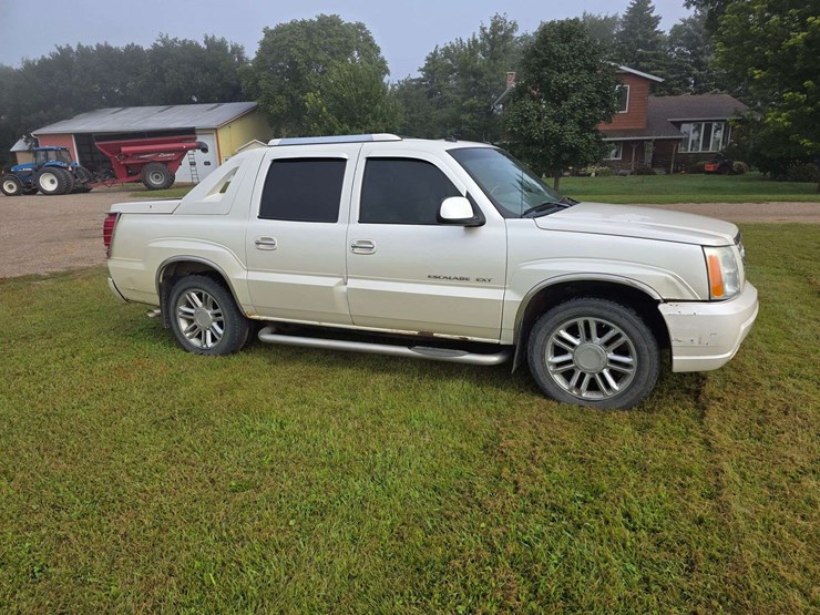 2003-cadillac-escalade-image-7