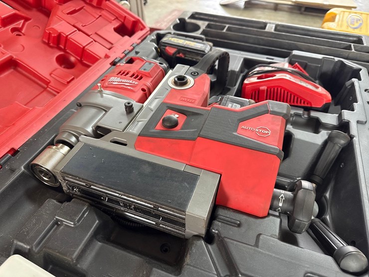 milwaukee-m18-fuel-cordless-magnetic-drill-with-battery-&-charger-support-equipment-image-3