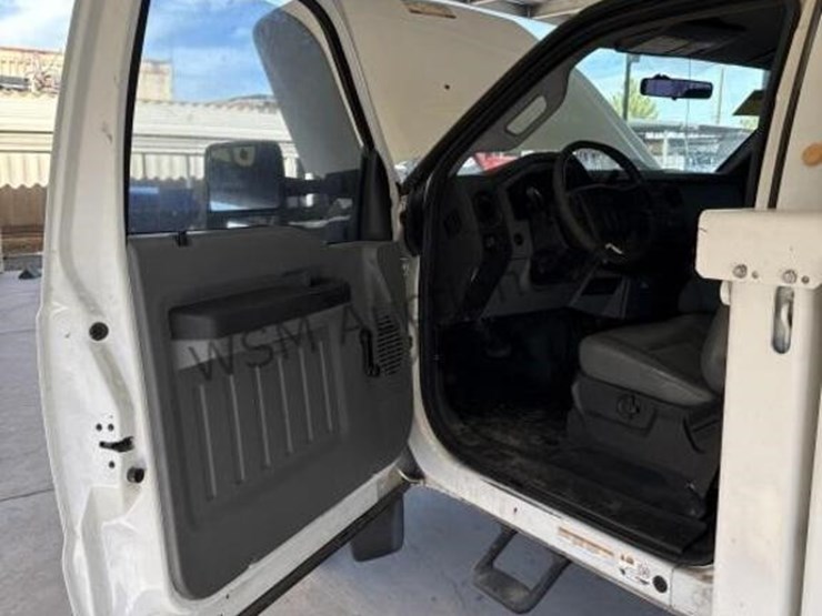 2012-ford-f550-image-24