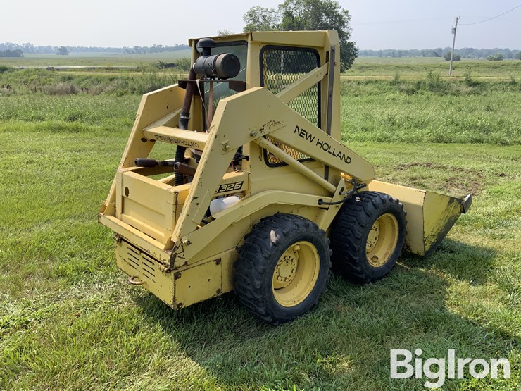 new-holland-l325-image-5