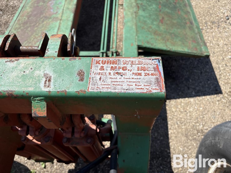 kuhn-30'-grain-drill-transport-image-17