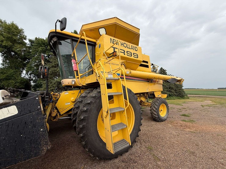 2000-new-holland-tr99-image-31