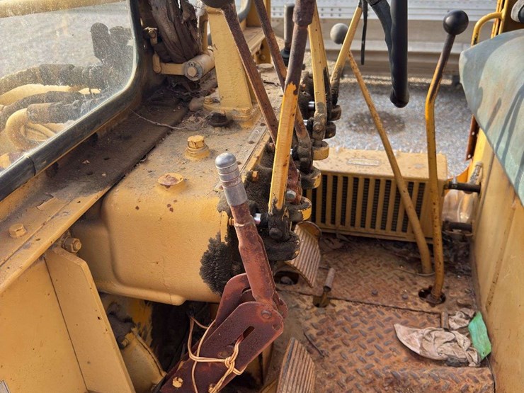 caterpillar-120-image-14