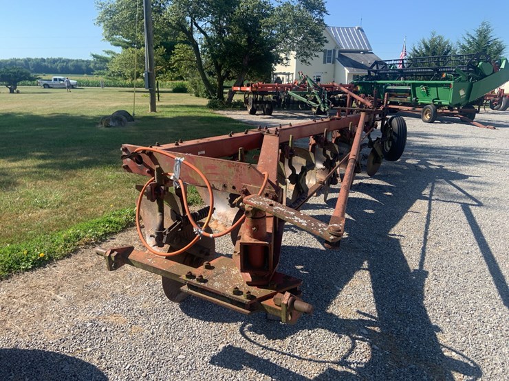 ih-710-plow-6-bottom-image-5