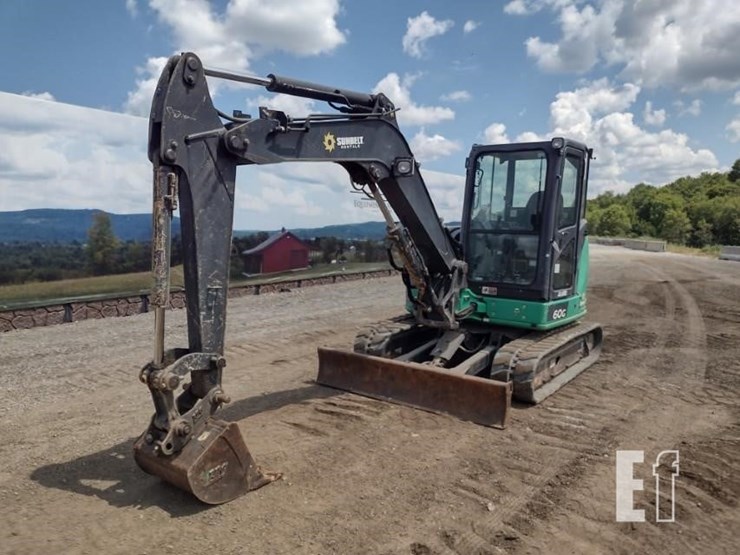 2017-deere-60g-image-48
