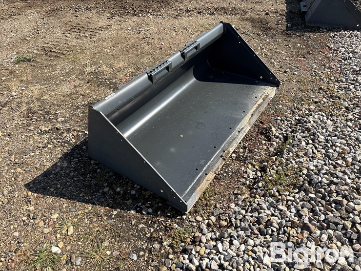 bobcat-68”-heavy-duty-skid-steer-bucket-image-3