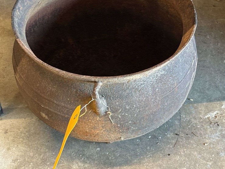 gypsy-cast-iron-cauldron-image-1