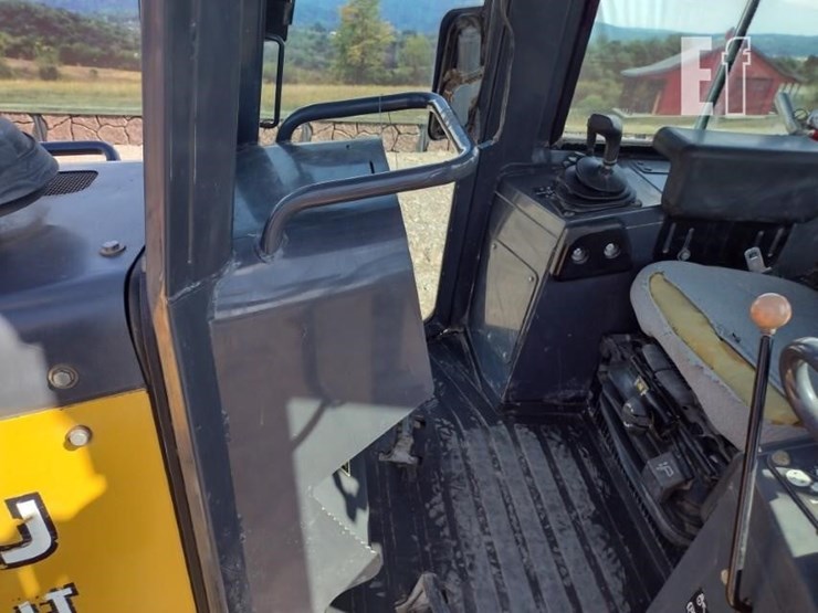 2012-deere-700j-lt-image-12