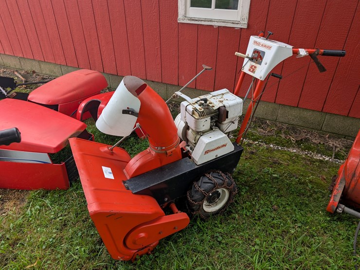 #3015-•-simplicity-sno-away-snowblower-image-1