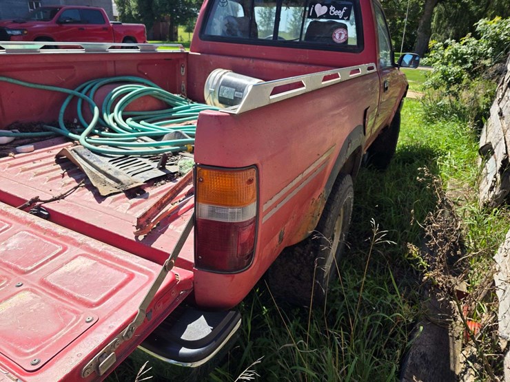 1990-toyota-pickup,-5-speed-with-reverse,-regular-cab,-187,724-miles,-vin:-0008823,-*untested-image-5