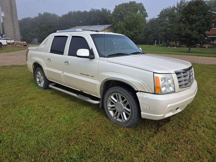 2003-cadillac-escalade-image-6