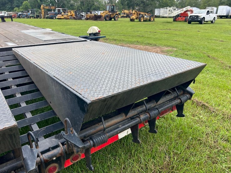2022-load-trail-102"-x-24'-trailer-image-14