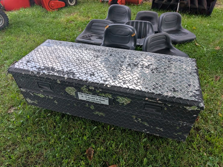 #3017-•-simplicity-lawnmower-tractor-seats-image-2