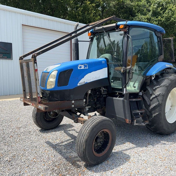 NEW HOLLAND T6020