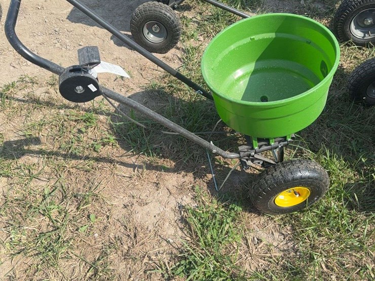 new-john-deere-#60-push-spreader-image-2
