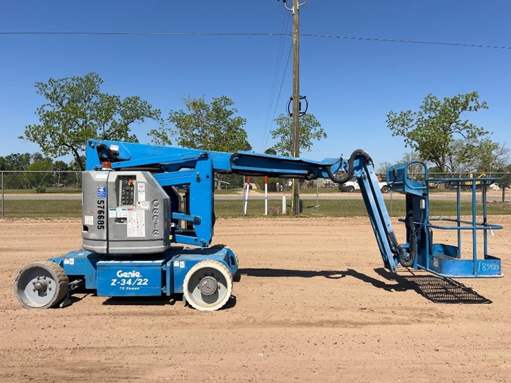 2005-genie-z-34/22-electric-telescopic-manlift-image-1