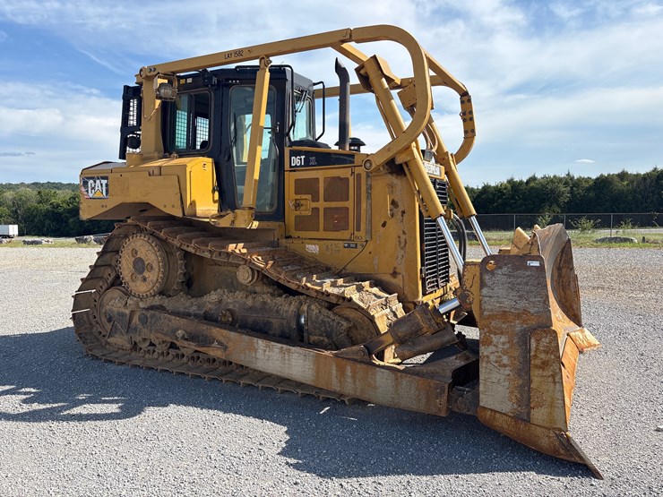 2010-caterpillar-d6t-xl-image-3