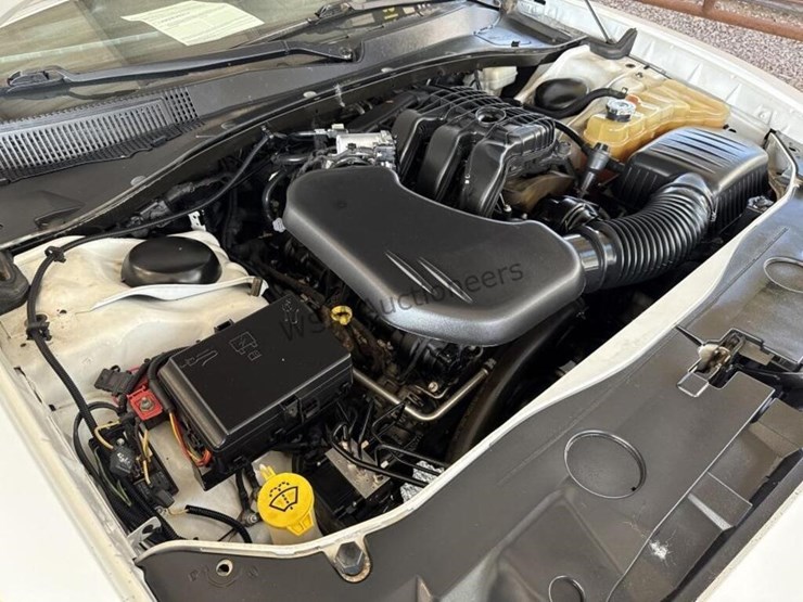 2013-dodge-charger-se-sdn-image-10