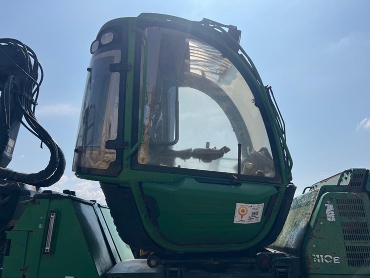 2010-deere-1110e-image-25