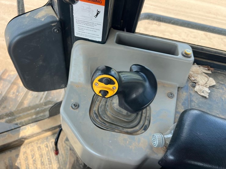 2018-komatsu-d51px-24-image-31