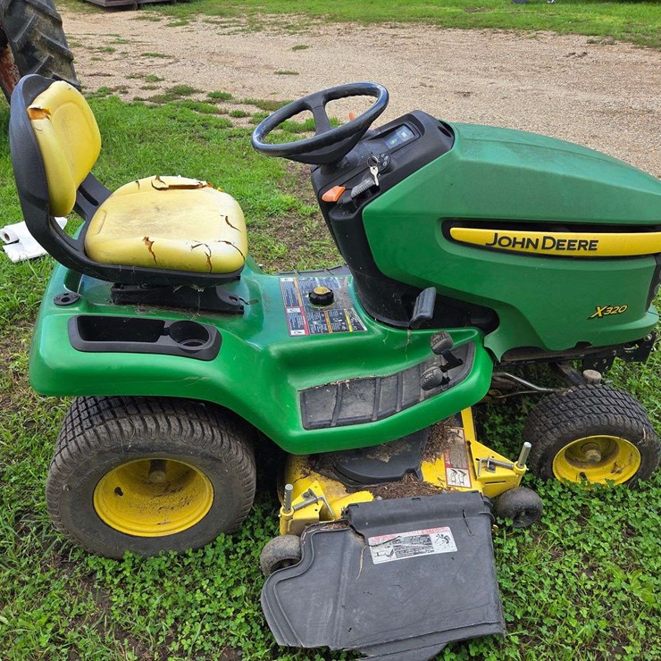 JOHN DEERE 320