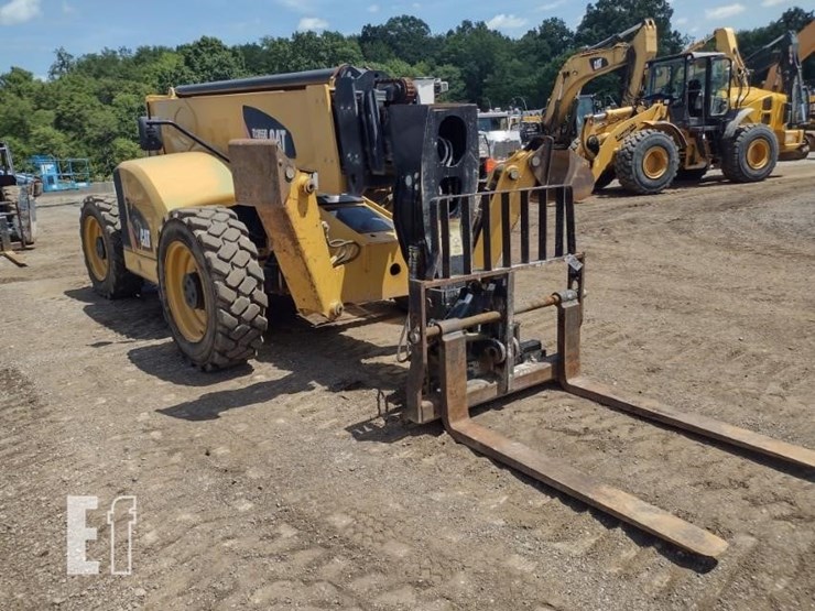 2017-caterpillar-tl1055d-image-28