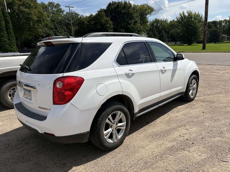 2010-chevy-equinox-lt-awd,-2.4l-ecotec,-4-door,-225/65r17-on-alloy-wheels,-cloth,-power-drivers-seat-image-6