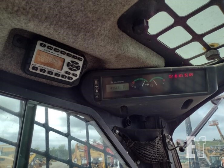 2015-deere-329e-image-7
