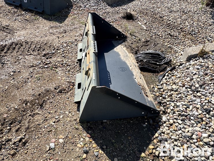 bobcat-68”-heavy-duty-skid-steer-bucket-image-4