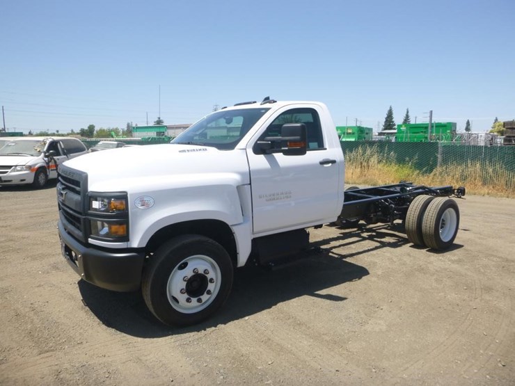 2023-chevrolet-silverado-5500hd-image-1