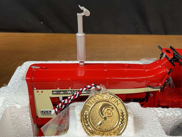 1/16-farmall-706-precision-nib-ertl-image-10