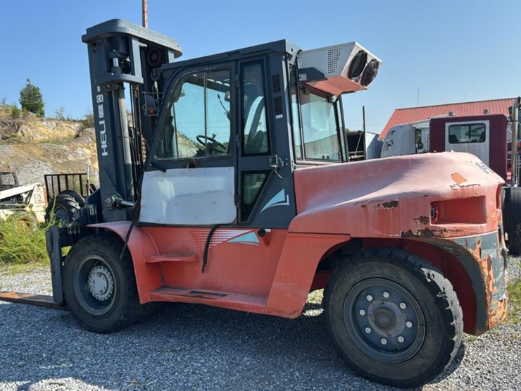 #165-•-2017-heli-americas-cpcd100-forklift-image-3