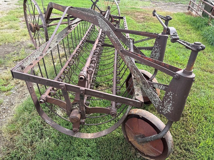 massey-harris-steel-wheel-side-rake-image-6