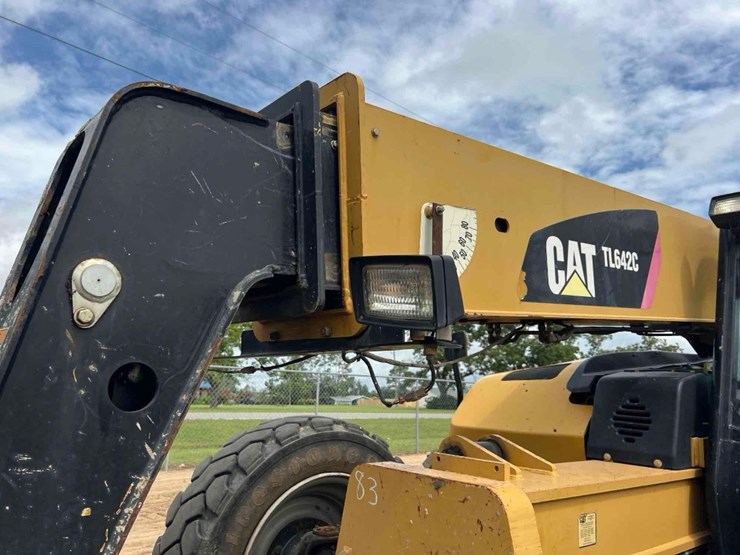 2014-caterpillar-tl642c-image-10