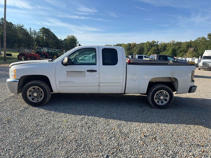 2013-chevrolet-silverado-1500-image-2