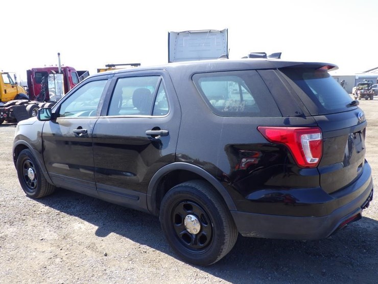 2017-ford-explorer-image-4