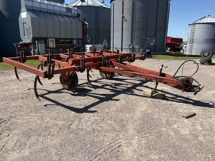 massey-ferguson-129-image-1
